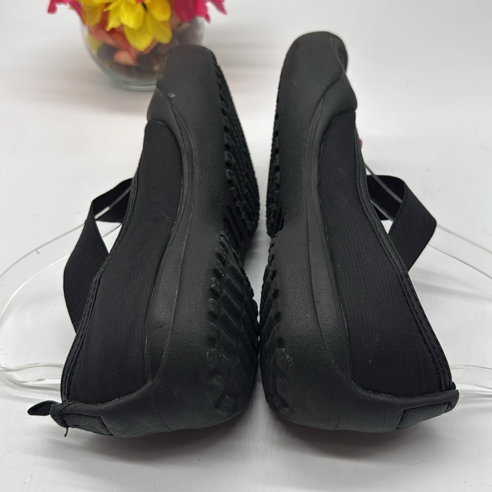 CROCS Black and Pink Mary Jane Flats with Cushioned Soles Size 10 CR7702C - Picture 4 of 7